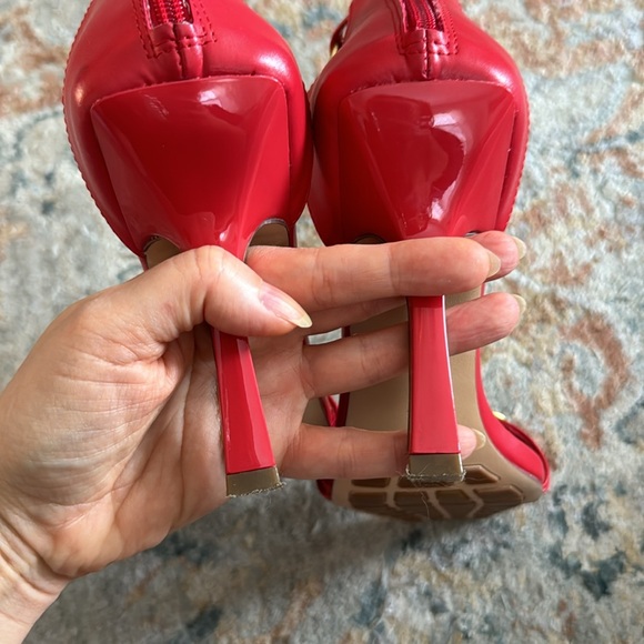 Shoe Dazzle Red High Heels Sandals Size 6,5 Golden Chunky Chains Square Toe - Picture 5 of 10